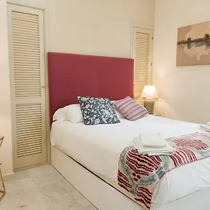 bright-apartment-at-santa-cruz-4-pax-parking-opc.es-andalucia.com/